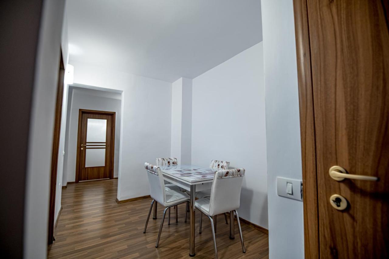 Apartament 3 Camere Royal Brassó Kültér fotó